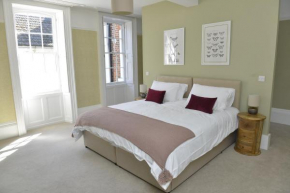 Old Green Chambers spacious town centre apartment with free parking!